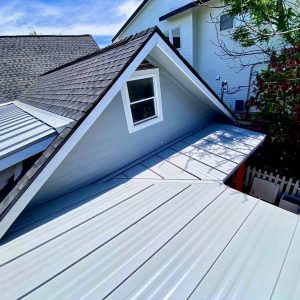 Balcones Roofing & RemodelingGAF Timberline HDZ in Charcoal & 24-Gauge 1" standing seam metal roof in Berridge Cityscape